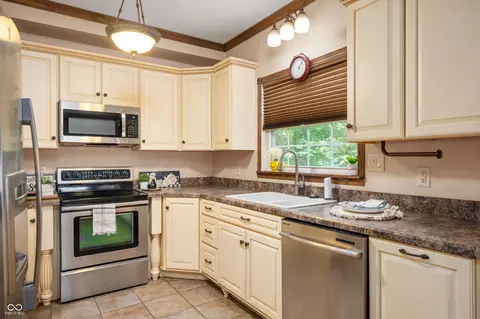 Kitchen - 7721 S 300 W, Pendleton, IN 46064 photo 1 of 3