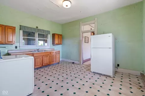 Kitchen - 12555 E 266th St, Arcadia, IN 46030 photo 2 of 2