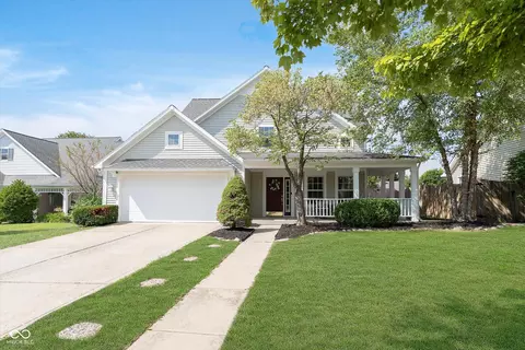 9722 Indigo Ln, Fishers, IN 46038