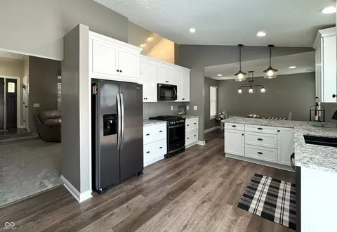 Kitchen - 934 Jonathan Dr, Plainfield, IN 46168 photo 7 of 8