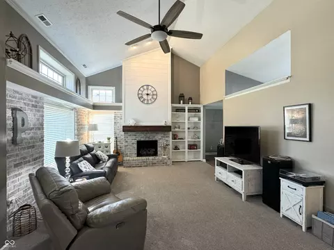 Living - 934 Jonathan Dr, Plainfield, IN 46168 photo 1 of 3