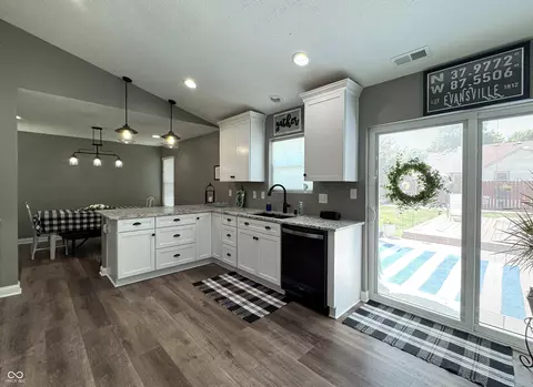 Kitchen - 934 Jonathan Dr, Plainfield, IN 46168 photo 6 of 8