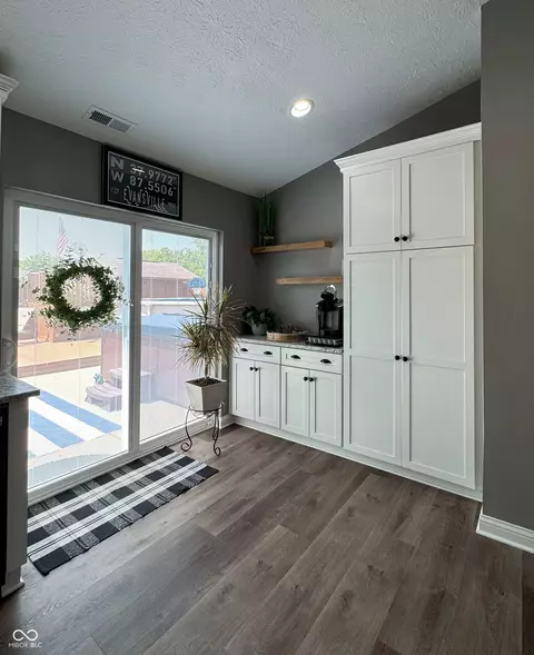 Kitchen - 934 Jonathan Dr, Plainfield, IN 46168 photo 3 of 8