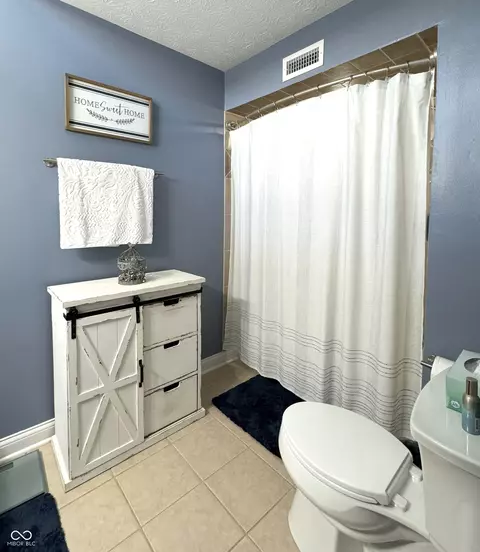 Bath - 934 Jonathan Dr, Plainfield, IN 46168 photo 1 of 5