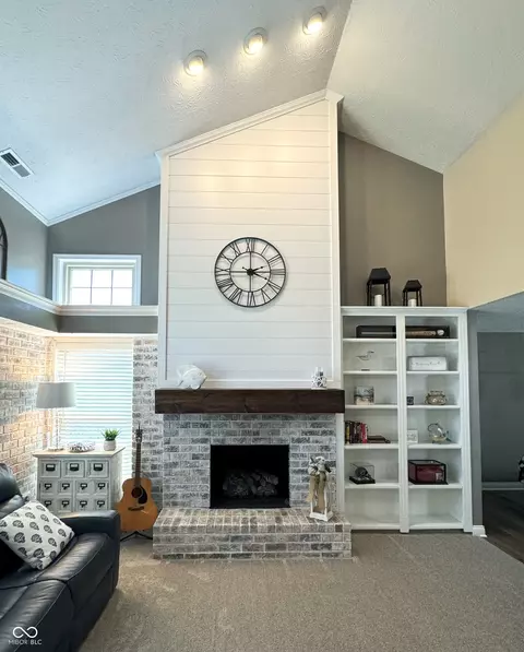 Living - 934 Jonathan Dr, Plainfield, IN 46168 photo 3 of 3