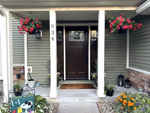 Exterior - 934 Jonathan Dr, Plainfield, IN 46168 photo 2 of 14