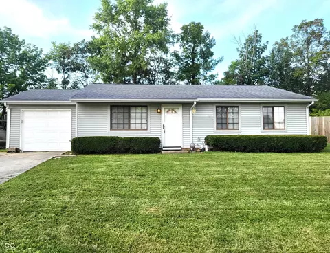 2610 Farmstead Dr, Columbus, IN 47201