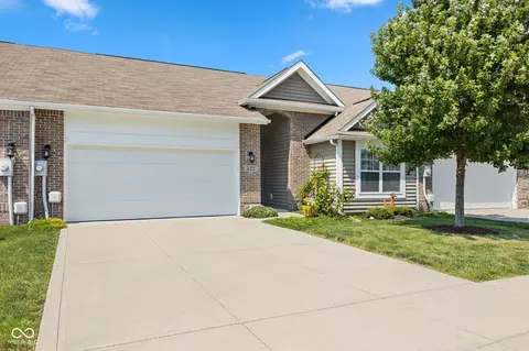 522 Greenwood Trace Dr, Whiteland, IN 46184