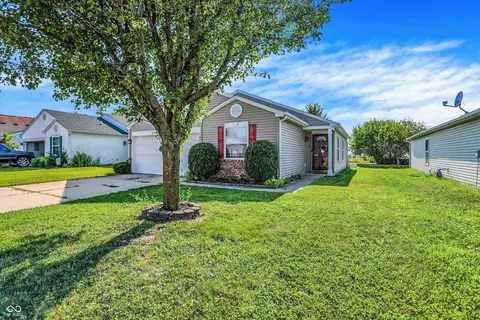 8556 Bluff Point Dr, Camby, IN 46113