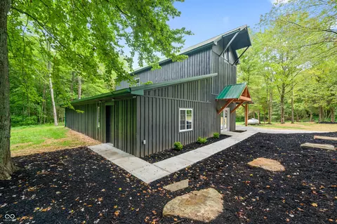 7260 Pumpkin Ridge Rd, Nashville, IN 47448