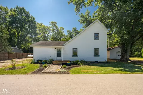 144 Hendricks St, Fillmore, IN 46128