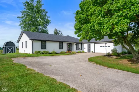 2871 W Deshong Dr, Pendleton, IN 46064