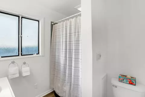 Bath - 2707 E 57th St, Indianapolis, IN 46220 photo 3 of 7