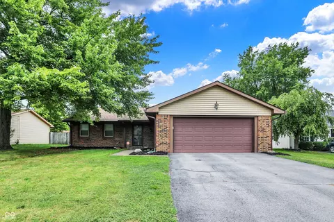 622 Colbarn Dr, Fishers, IN 46038