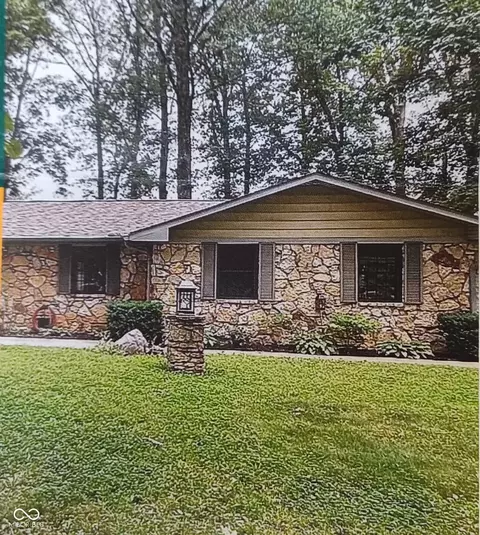 1267 S Heron Dr E, New Palestine, IN 46163