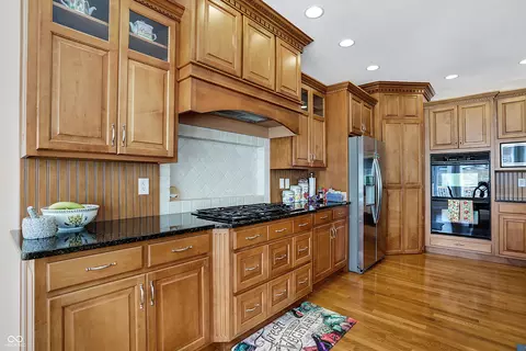 Kitchen - 975 Doe Run Dr, Carmel, IN 46032 photo 7 of 11