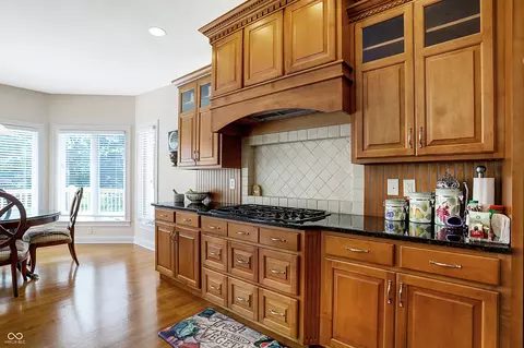 Kitchen - 975 Doe Run Dr, Carmel, IN 46032 photo 5 of 11