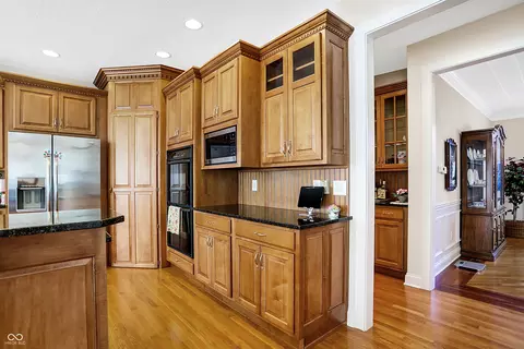 Kitchen - 975 Doe Run Dr, Carmel, IN 46032 photo 2 of 11
