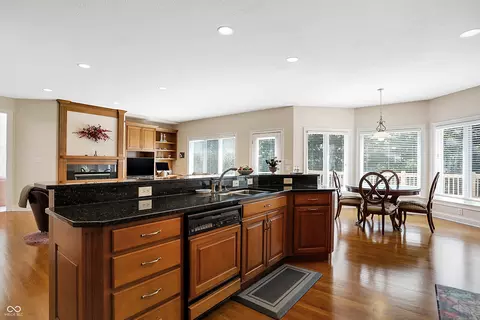 Kitchen - 975 Doe Run Dr, Carmel, IN 46032 photo 4 of 11