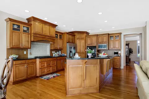 Kitchen - 975 Doe Run Dr, Carmel, IN 46032 photo 8 of 11