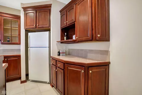 Kitchen - 975 Doe Run Dr, Carmel, IN 46032 photo 10 of 11