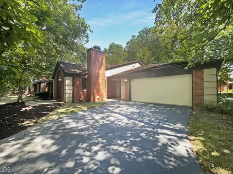 9287 Golden Woods Dr, Indianapolis, IN 46268