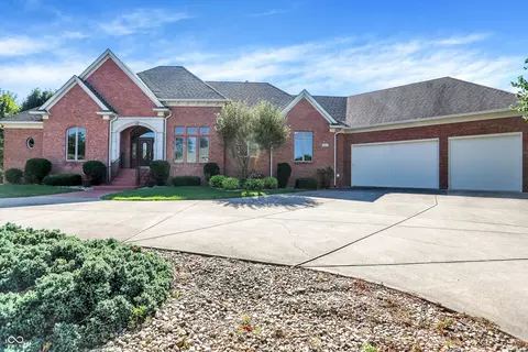 3809 Atherton Ln, Greenwood, IN 46143