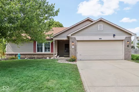 215 Pineview Dr, Mooresville, IN 46158
