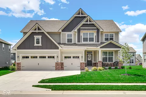 10432 Hamburg Dr, Fortville, IN 46040