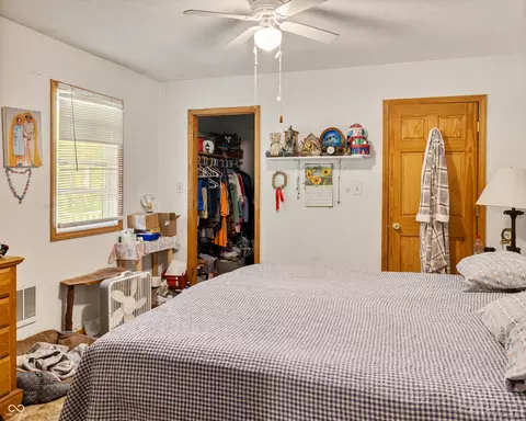 Bedroom - 5842 E Michaels Rd, Bloomfield, IN 47424 photo 1 of 3