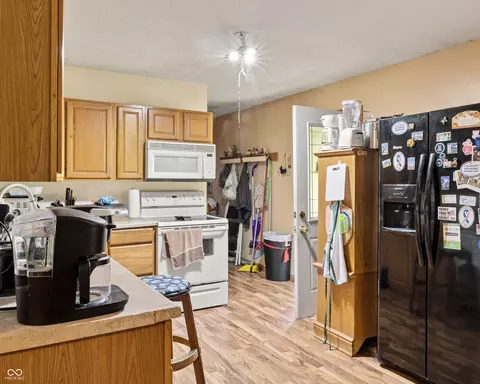 Kitchen - 5842 E Michaels Rd, Bloomfield, IN 47424 photo 1 of 1