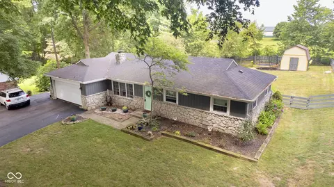 12470 N Woodlawn Dr, Mooresville, IN 46158