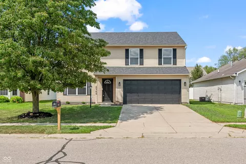 2340 Lakecrest Dr, Columbus, IN 47201
