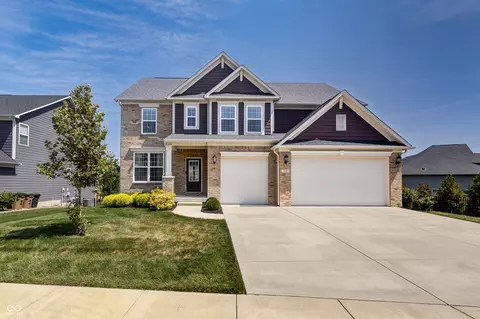 3181 Gray Hawk Dr, Columbus, IN 47201