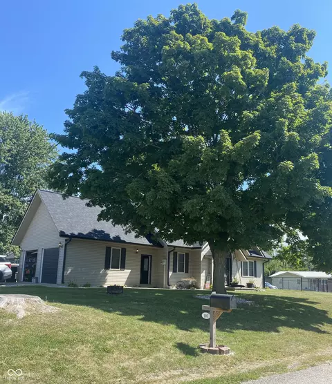 102 W 8th St, West Lebanon, IN 47991