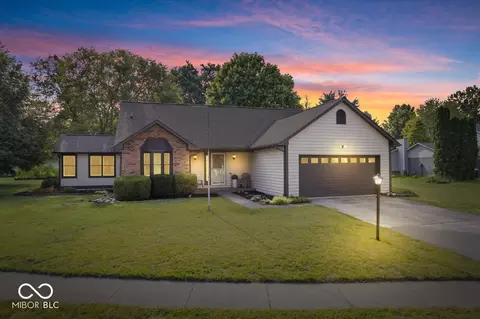 7699 Ensley Ct, Fishers, IN 46038