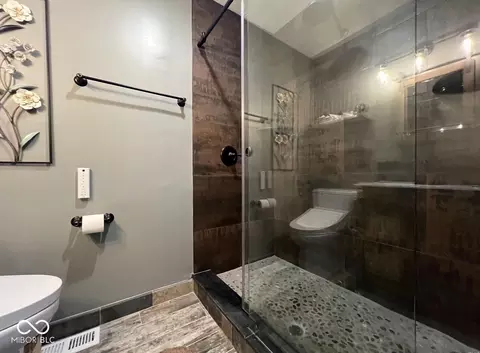 Bath - 2040 Waters Edge Dr, Bloomington, IN 47401 photo 3 of 5