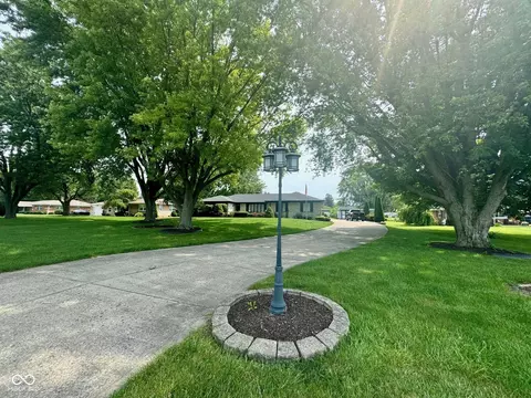919 N Indiana St, Mooresville, IN 46158