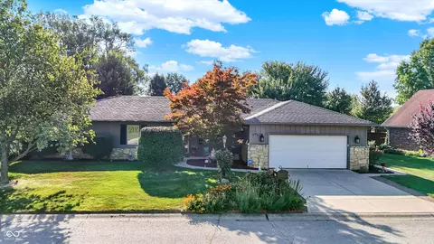 575 Hacienda Pl, Greenwood, IN 46143
