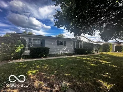 4693 W Ridge Dr, Columbus, IN 47203