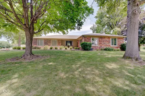 611 Jackson Rd, Greenwood, IN 46142