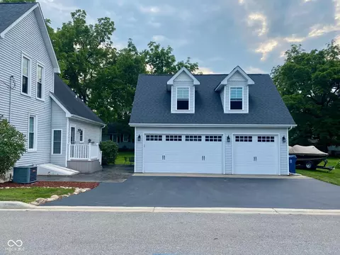 429 E Main St, Lowell, IN 46356 photo 8