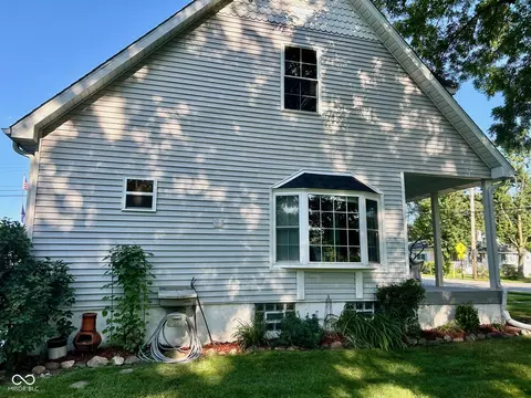 429 E Main St, Lowell, IN 46356 photo 6