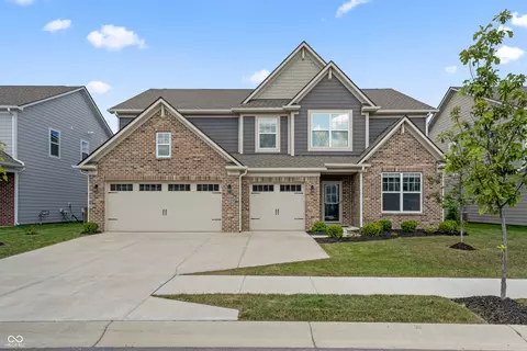 9738 Virginia Pine Dr, Fishers, IN 46040