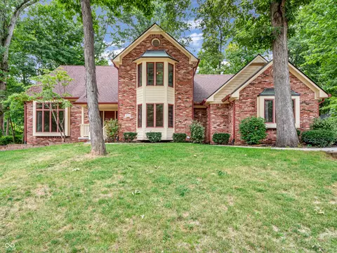 1042 Red Oak Dr, Avon, IN 46123