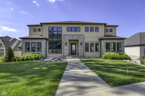 10500 Geist View Dr, Mccordsville, IN 46055