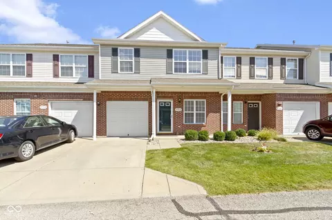 9762 Silver Leaf Dr, Noblesville, IN 46060
