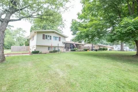 1129 Oakland Dr, Anderson, IN 46012