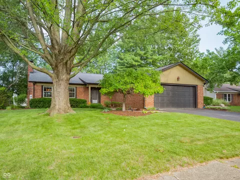8906 Powderhorn Ln, Indianapolis, IN 46256