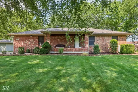 6307 W Hollyhock Ct, New Palestine, IN 46163